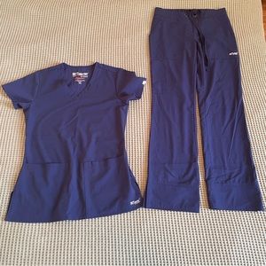 Grey’ anatomy scrubs super comfy & like new!
